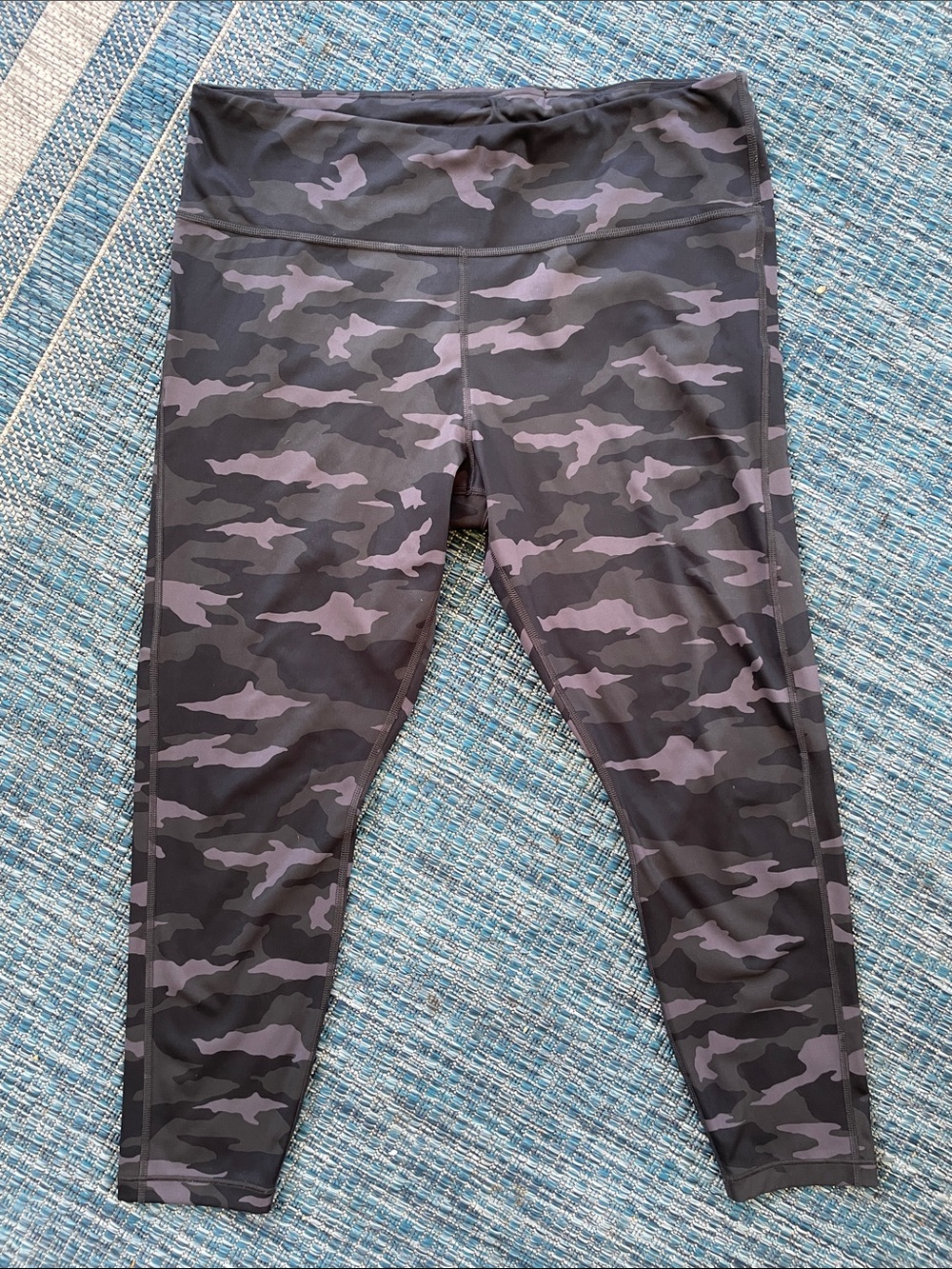 Athleta Charcoal Camo 7/8 Performance Tights